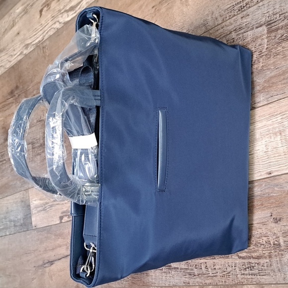London Fog Navy Messager Bag  100th Anniversary - Picture 3 of 10
